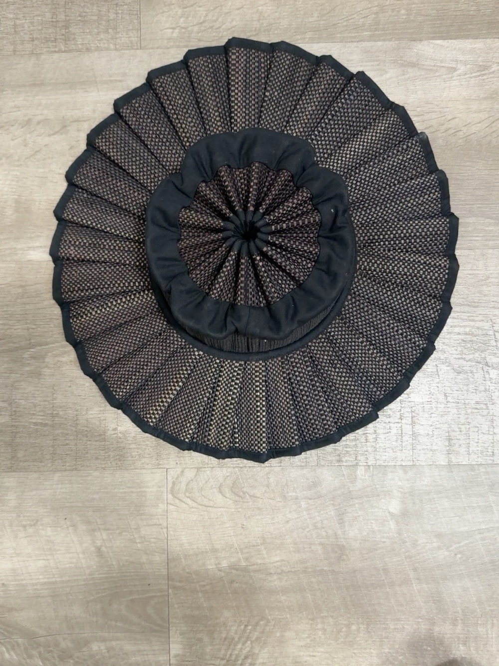 Pleated Sun Visor Hat in Black and Brown